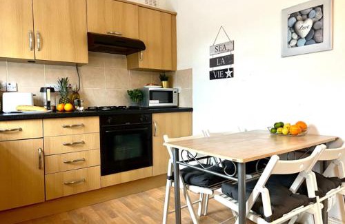 Ferndale Apartment | Inviting Flat in Brixton - 4 Star with 9.1/10 Rating
