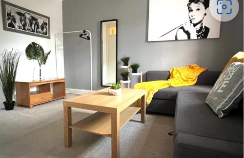 Ferndale Apartment | Inviting Flat in Brixton - 4 Star with 9.1/10 Rating