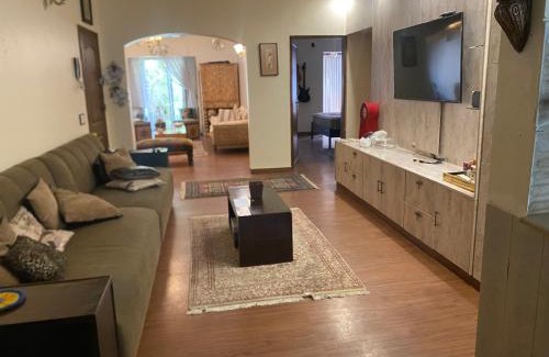 Clifton Apartment | Cozy Flat Near Do Talwar, Clifton in Karachi with Kitchen