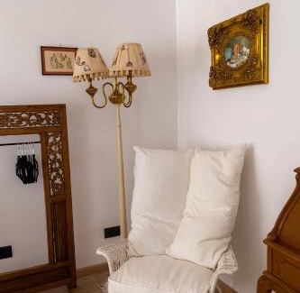 Porta Genova Apartment | Delightful Floral Apartment in Vibrant Navigli District