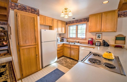 Deer Park House | Nature Retreat with Private Hot Tub & Bikes near Mt Adams