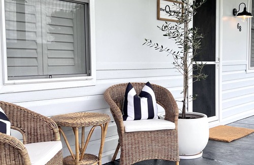 Coolamon Cottage | Inviting Four Bedroom Home in Coolamon with Breakfast Included
