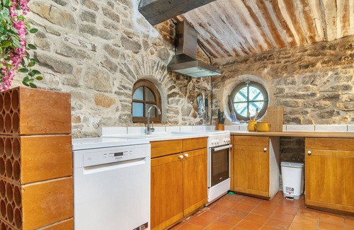 Flassans-sur-Issole House | Private Villa with Pool, Wifi & Terrace for 8 Guests