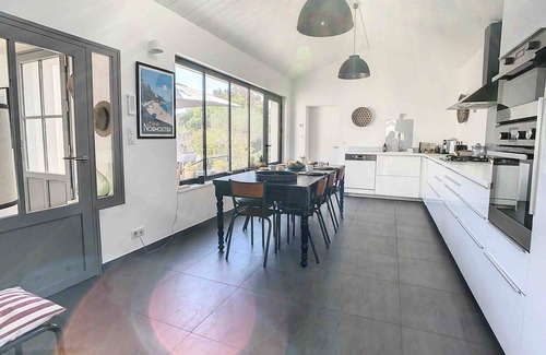 Noirmoutier-en-l'Ile Villa | Idyllic Villa with Pool and Ocean View in Noirmoutier