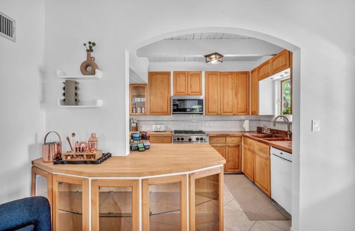 Austin House | Beautiful French Country Villa wt Pool & Fire-pit in marvelous Austin