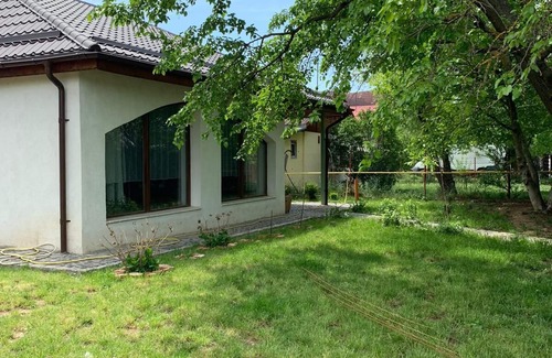 Snagov House | Inviting Villa with Pool in Snagov, Bucharest