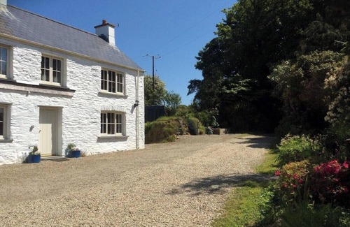 Crymych Cottage | Beautiful, fully restored Welsh farm cottage in the wonderful Pembrokeshire countryside.