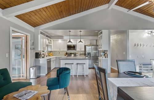North Fork House | Welcoming Pet-Friendly Home Near Yosemite with Pool Access