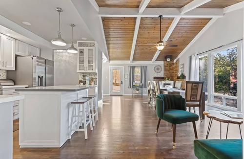 North Fork House | Welcoming Pet-Friendly Home Near Yosemite with Pool Access