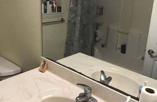 Columbia House | Beautiful Furnished Room