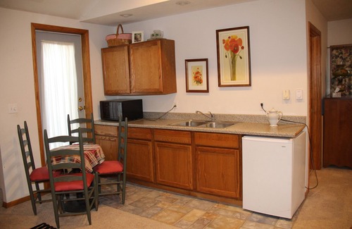 Norton Apartment | Cozy Garden Apartment Near Akron, Cleveland & Amish Country