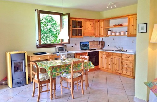Agra Apartment | Scenic Garden Apartment with Lake Views and Spa Access