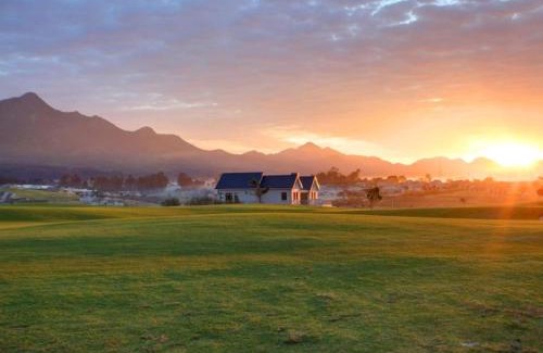 George House | Exceptional Stay at Beautiful Gate with Family-Friendly Amenities