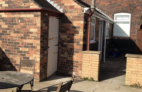 Newcastle-Under-Lyme House | Newly Refurbished 3-Bedroom House Near Alton Towers