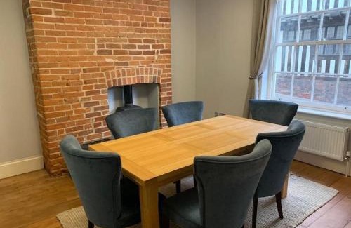 Colchester House | Elegant Georgian Townhouse in Central Colchester - 4 Stars