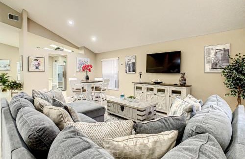 Lindfields House | Beautiful Getaway Home Minutes from Disney