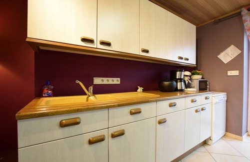 Tillet Apartment | Inviting Gîte in Historic Farmhouse with Garden Oasis