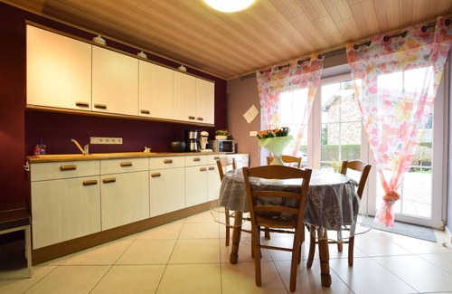 Tillet Apartment | Inviting Gîte in Historic Farmhouse with Garden Oasis