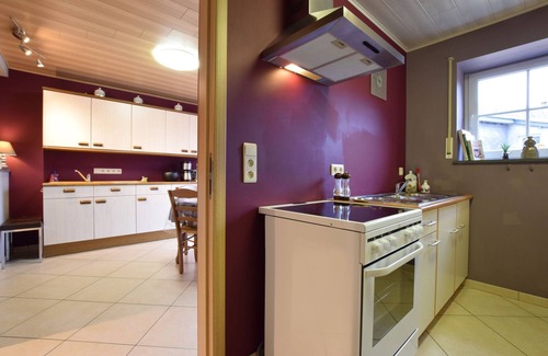 Tillet Apartment | Inviting Gîte in Historic Farmhouse with Garden Oasis