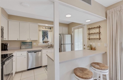 Palmetto Dunes Condo | Scenic Golf Course Views Steps from the Beach - WO17