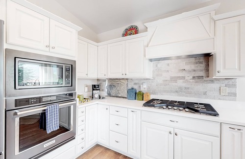 Saddlebrooke House | Inviting Golf Course Retreat with Mountain Views & Pool Access
