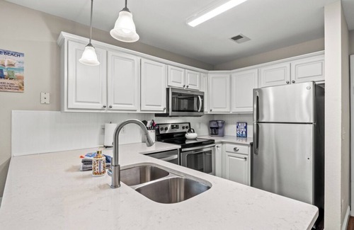 Pawleys Island Condo | Inviting Golf & Lake Views in Pawleys Island, Pet Friendly