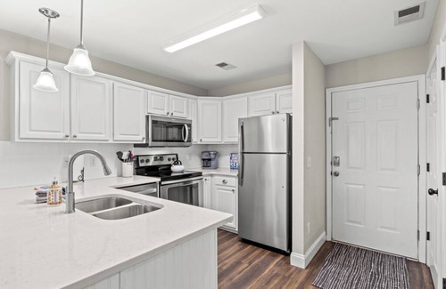 Pawleys Island Condo | Inviting Golf & Lake Views in Pawleys Island, Pet Friendly