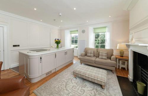 Hexham House | Inviting Grade II Listed Apartments for Family Gatherings