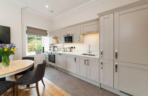 Hexham House | Inviting Grade II Listed Apartments for Family Gatherings