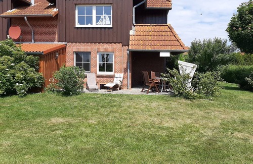 Wenkendorf Apartment | Cozy Ground Floor Apartment with Ocean View & Breakfast