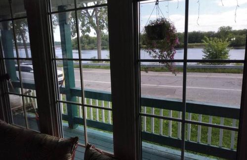 Downtown Gatineau House | Stylish Moroccan Guest House Near Ottawa with Pool Access