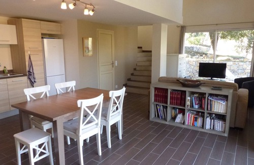 Saint-Jacques Villa | Idyllic Guest House: Oceanfront Retreat in Serene Nature