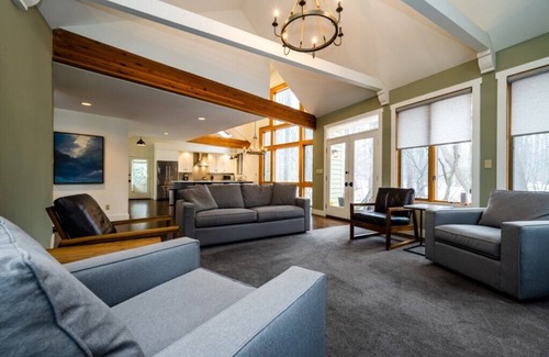 Harbert House | Cozy Harbert Home: Steps from Sandy Lake Michigan Beach