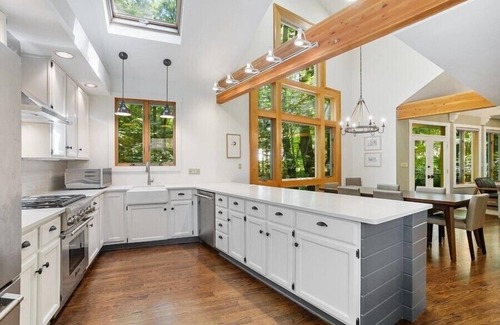 Harbert House | Cozy Harbert Home: Steps from Sandy Lake Michigan Beach