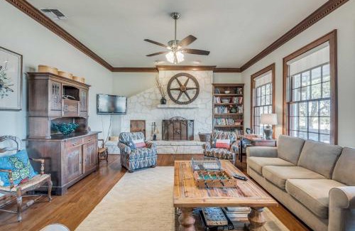 Boerne House | Idyllic Hill Country Ranch Home - Spa Retreat Near Town