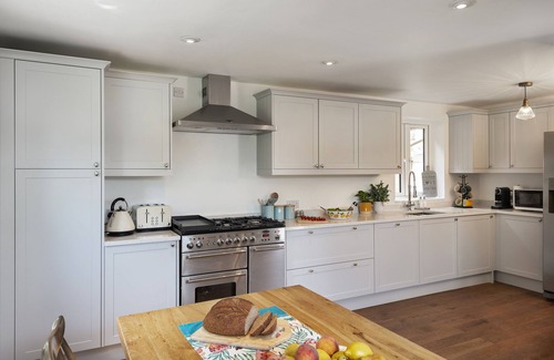 Chalford House | Scenic Cotswolds Retreat with Valley Views & Pet Friendly