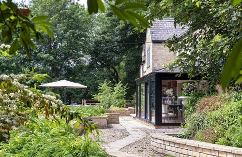 Chalford House | Scenic Cotswolds Retreat with Valley Views & Pet Friendly