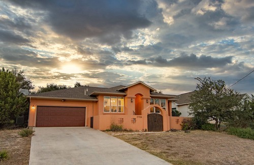 Dripping Springs House | Relaxing Hill Country Retreat in Dripping Springs with Views