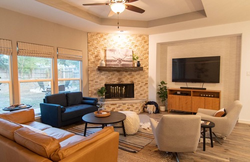 Dripping Springs House | Relaxing Hill Country Retreat in Dripping Springs with Views