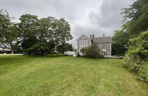 Little Compton House | Historic Home with Kitchen Amenities - Guest Rated 10/10