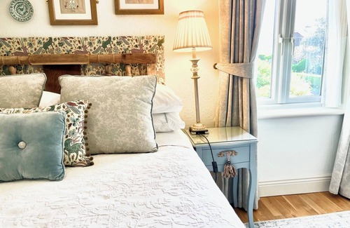 Baldoyle Bed & Breakfast | Charming Boutique B&B INN by the Irish Sea, 10/10 Rating
