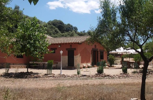 Belvis de la Jara House | Idyllic Retreat Surrounded by Nature with Pool Access