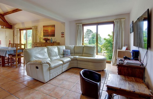 Abjat-sur-Bandiat House | Welcoming Dordogne Retreat for 10 with Pool & Pet-Friendly Amenities