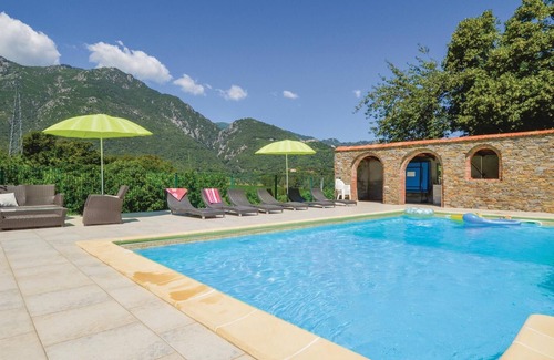 Santa-Maria-Poggio House | Inviting 3 Bedroom Retreat with Ocean View in Santa Maria Poggio