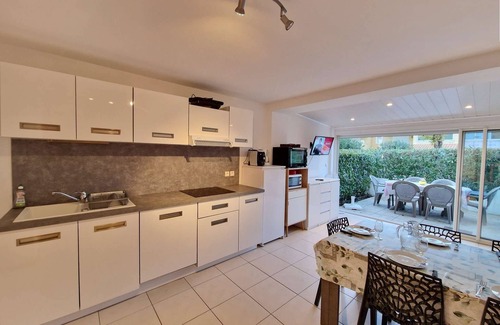 Marseillan House | Inviting Holiday Home with Pool and Tennis Court Facilities