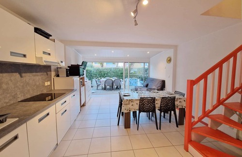 Marseillan House | Inviting Holiday Home with Pool and Tennis Court Facilities