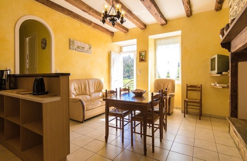 Savignac-Ledrier House | Idyllic Holiday Home by Lake with Pool & Pet-Friendly Options