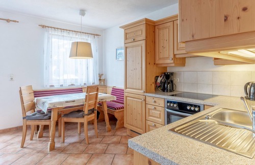 Alpbach Apartment | Cozy Holiday Flat Just 6 Minutes from the Ski Lift