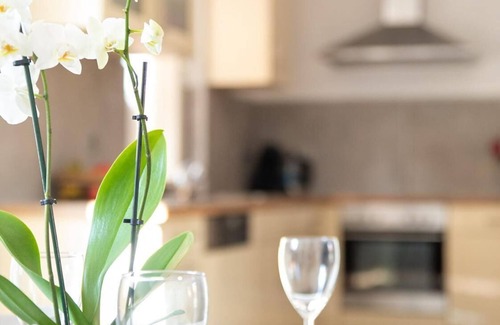 Neuborger House | Relaxing Holiday Home with Hot Tub & Spa Amenities