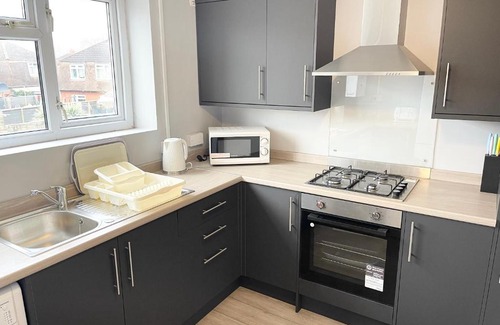 Graig Apartment | Elegant Holiday Home Near Newport City Centre - Sleeps 8